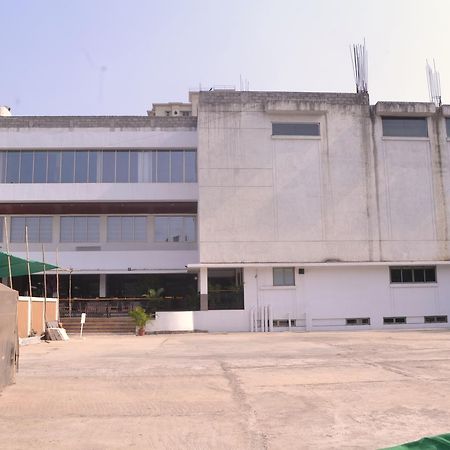 Club Emerald Mumbai Dış mekan fotoğraf