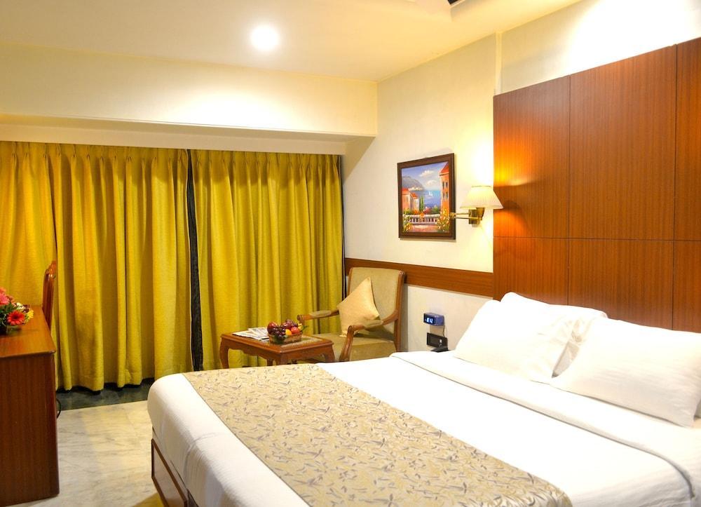 Club Emerald Mumbai Dış mekan fotoğraf