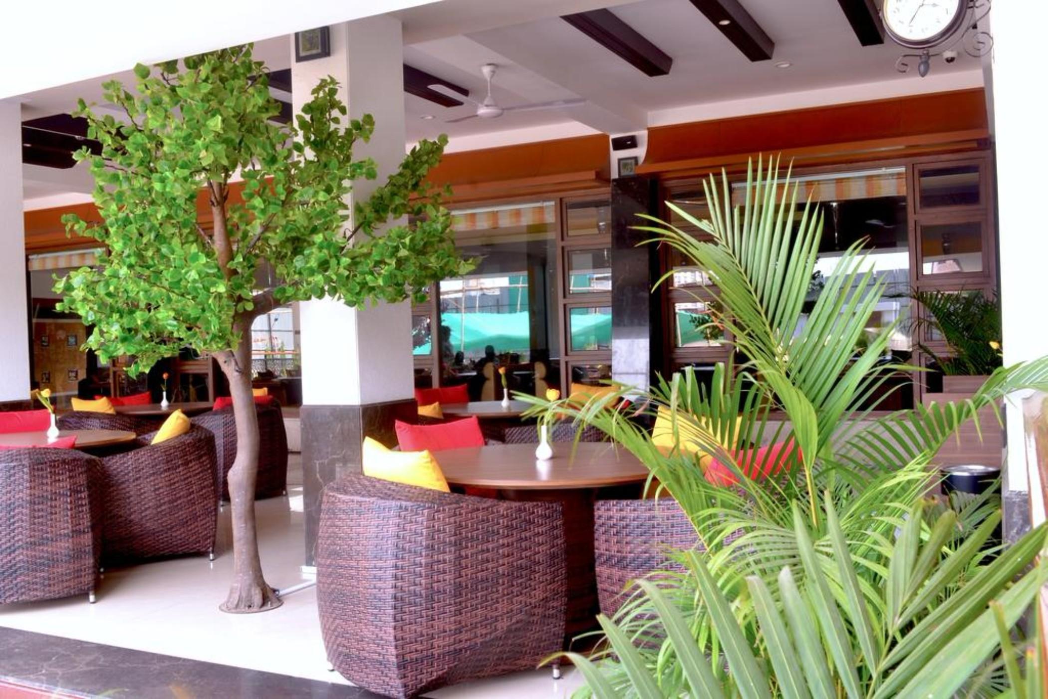 Club Emerald Mumbai Dış mekan fotoğraf