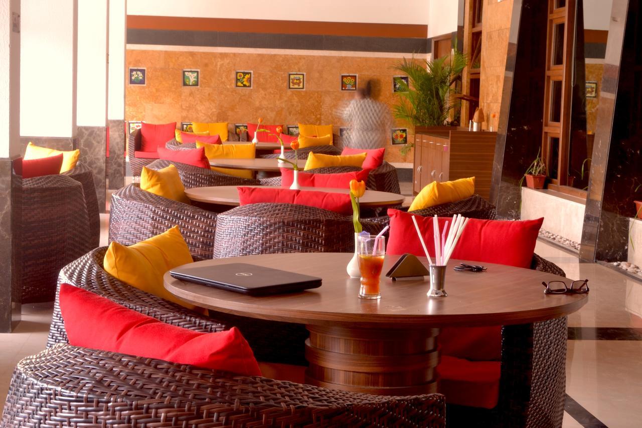 Club Emerald Mumbai Dış mekan fotoğraf